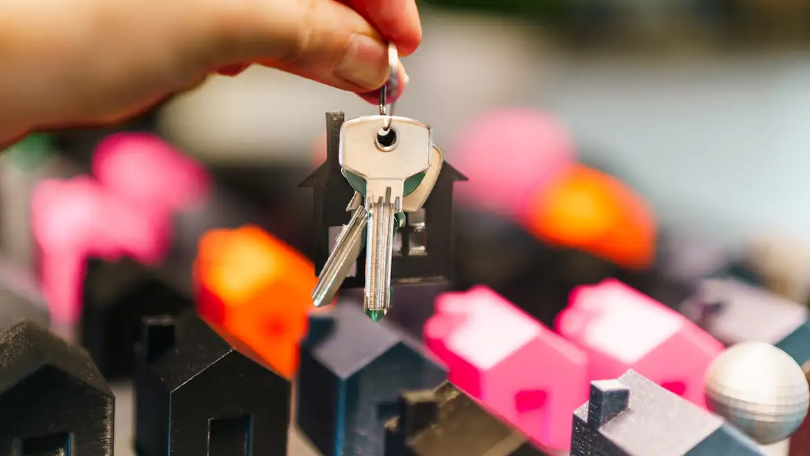House keys returned to an owner