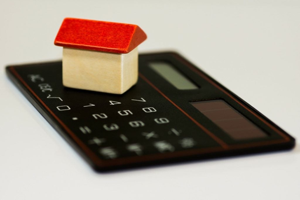 house on a calculator for image of calculating costs