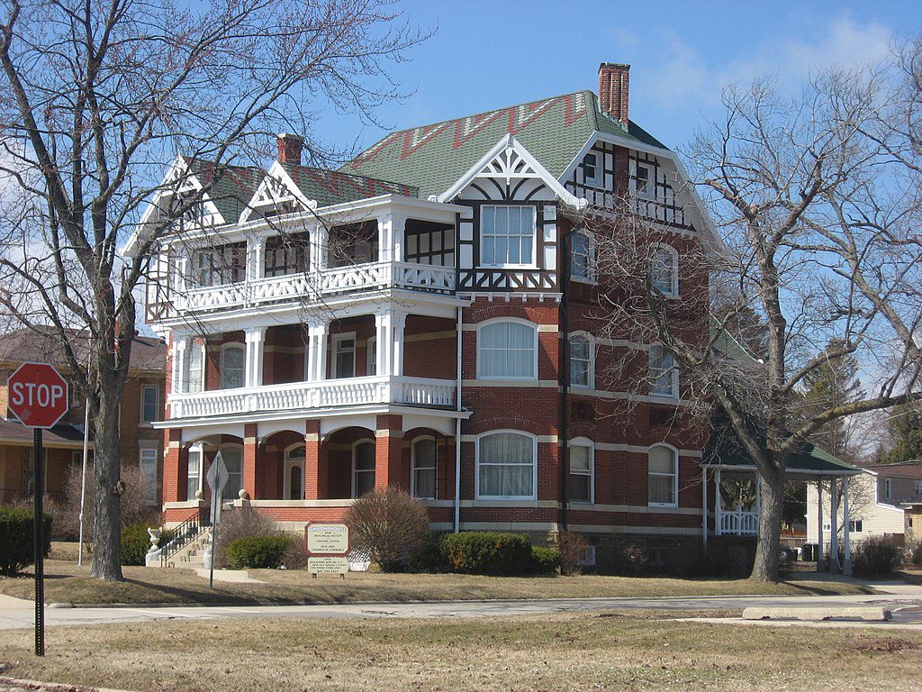 street view of historical Shiloh House in Zion Illinois